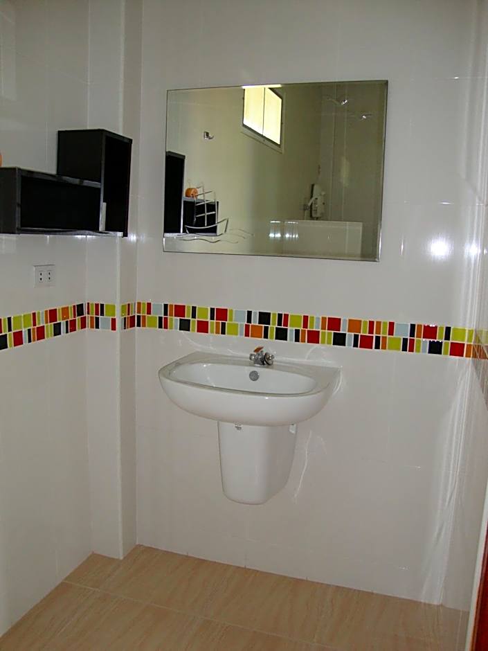 Nuch's Apple Guest House