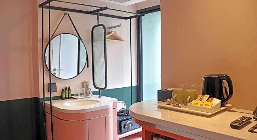 The Quarter Ratchathewi  by UHG