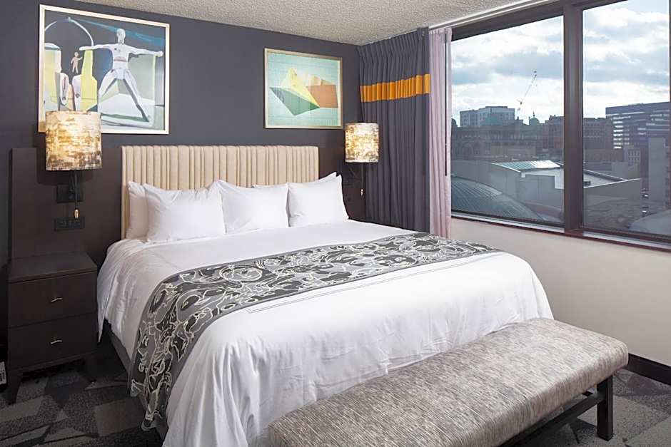 Saint Kate - The Arts Hotel