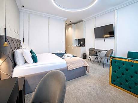King Studio with Sofa Bed