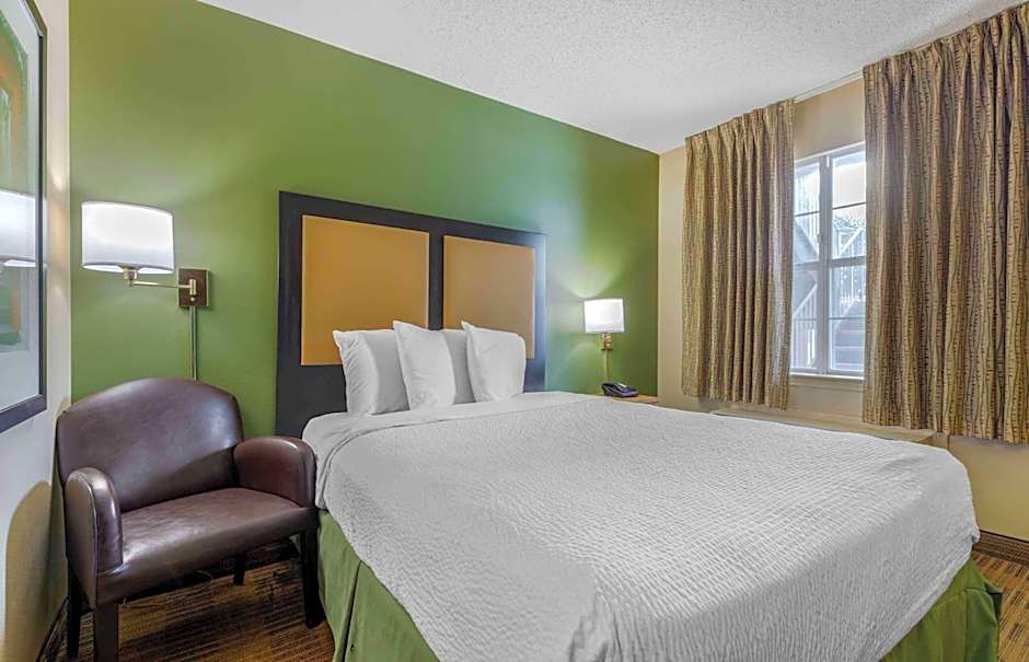 Suburban Studios Irving - Las Colinas