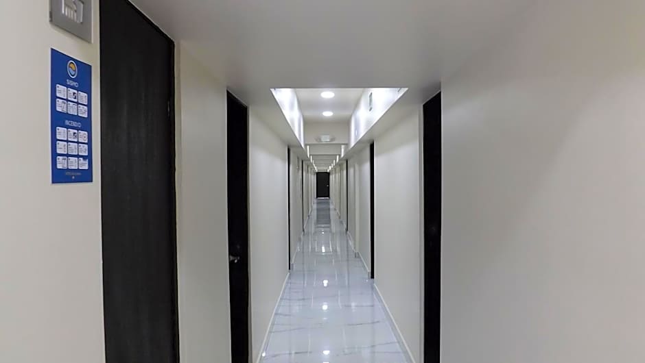 HOTEL MISION 11