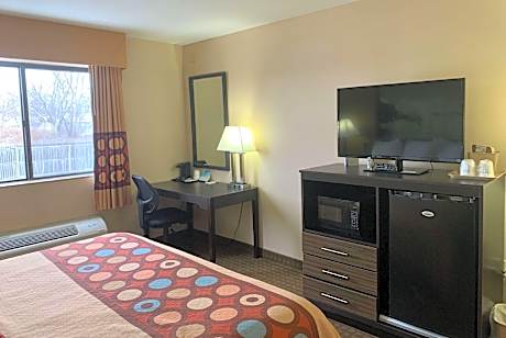 1 Queen Bed Accessible Room Non-Smoking