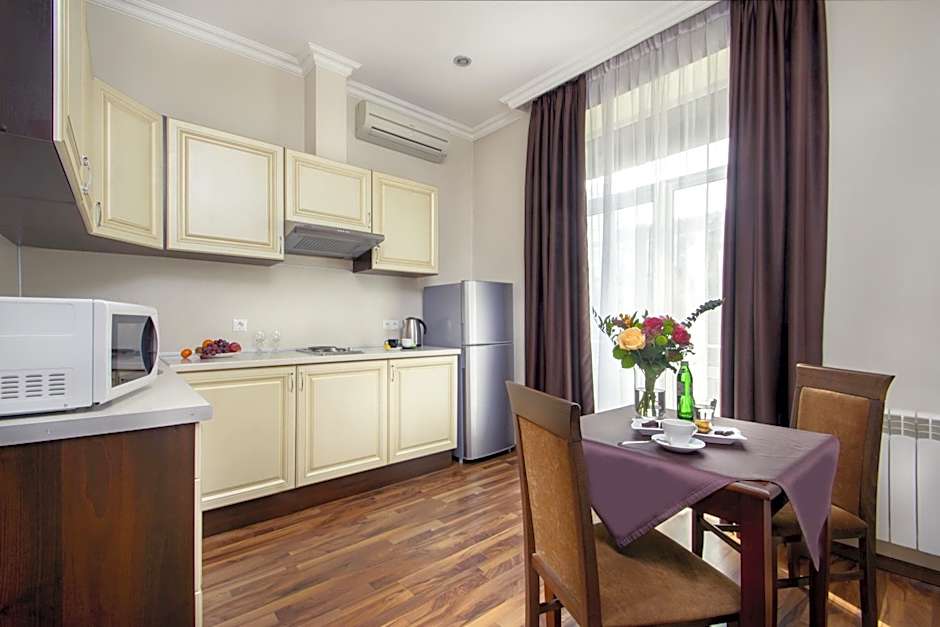 Greguar Hotel by UHM
