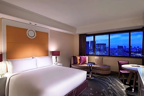 Deluxe Room, Smoking (1 King Bed)