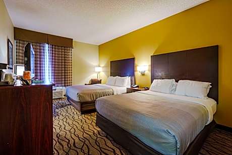 Queen Room with Two Queen Beds  and Whirlpool Tub - Non-Smoking