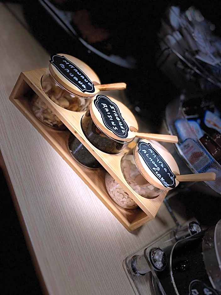 Triton Hotel Piraeus