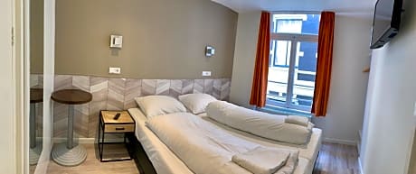 Twin Room with Private Bathroom
