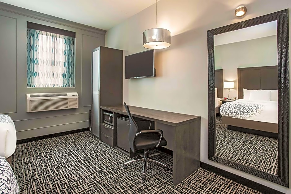 La Quinta Inn & Suites by Wyndham Baltimore Downtown