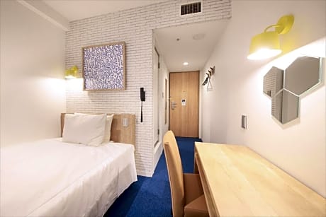 Designer Single Room - Non-Smoking