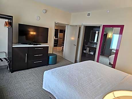One-Bedroom King Suite