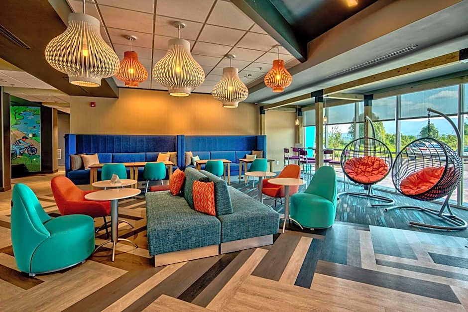 Tru by Hilton Roanoke Hollins, VA