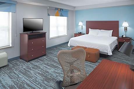 King Studio Suite with Whirlpool - Non-Smoking