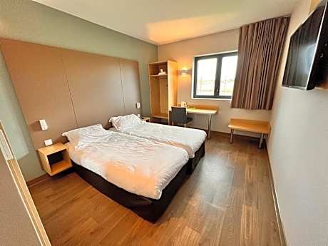Large Twin Room