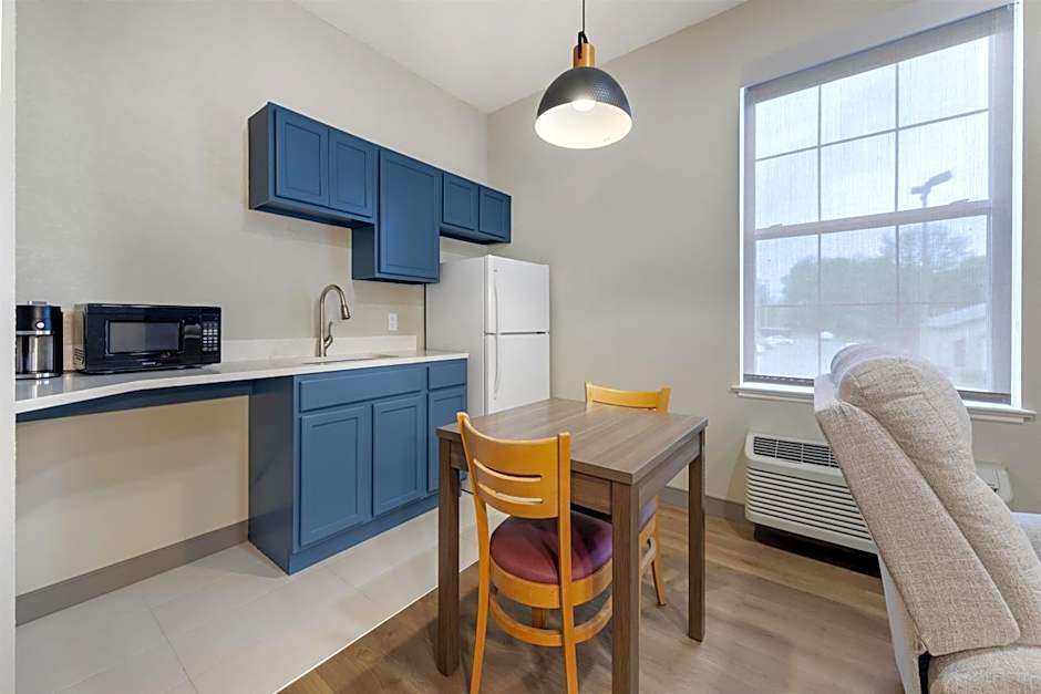 Best Western Plus Revere Inn & Suites