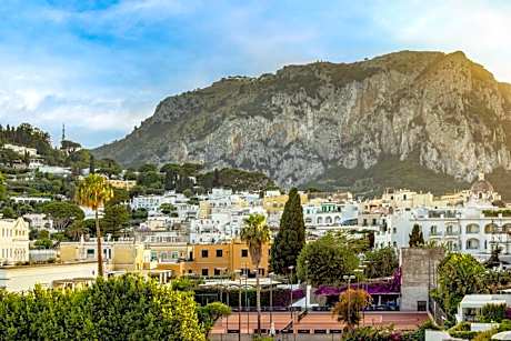 Capri Junior King Suite with Balcony and Sea View