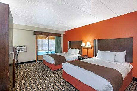 2 Queen Beds Deluxe Room Poolside Non-Smoking