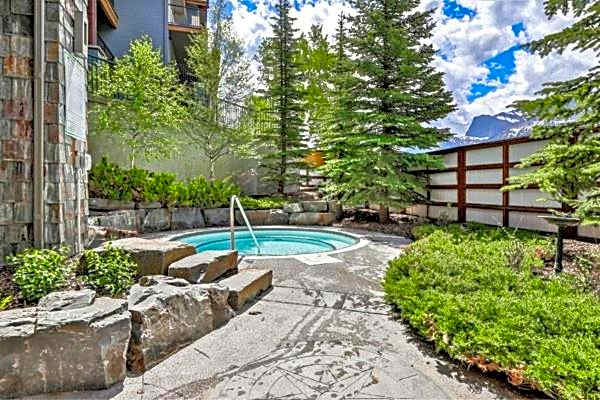 Heavenly Mountain Condo managed by Little Sister Getaways