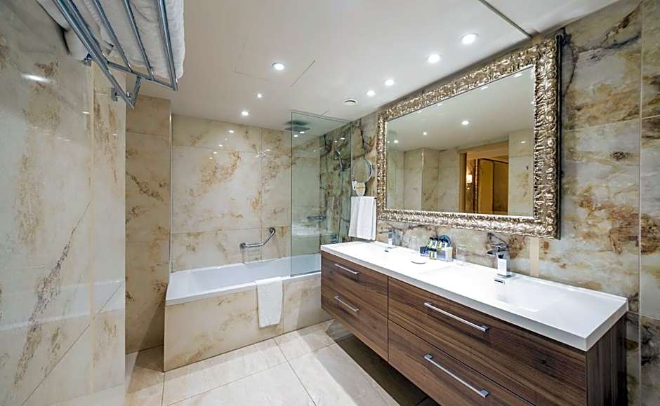 Adams Beach Hotel & Spa