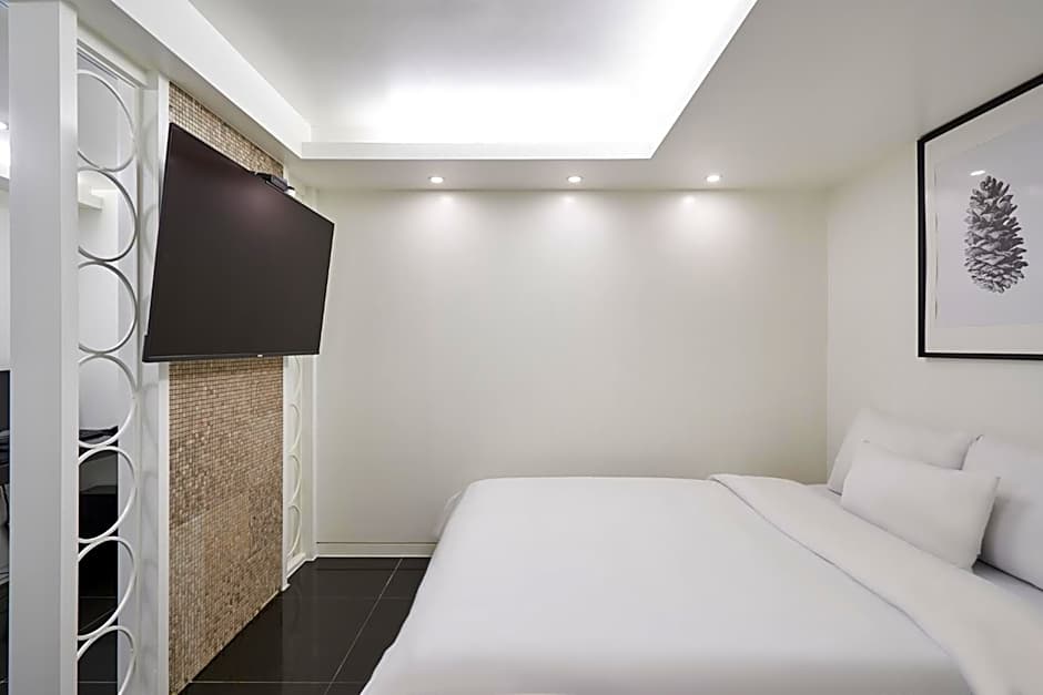 Show Hotel