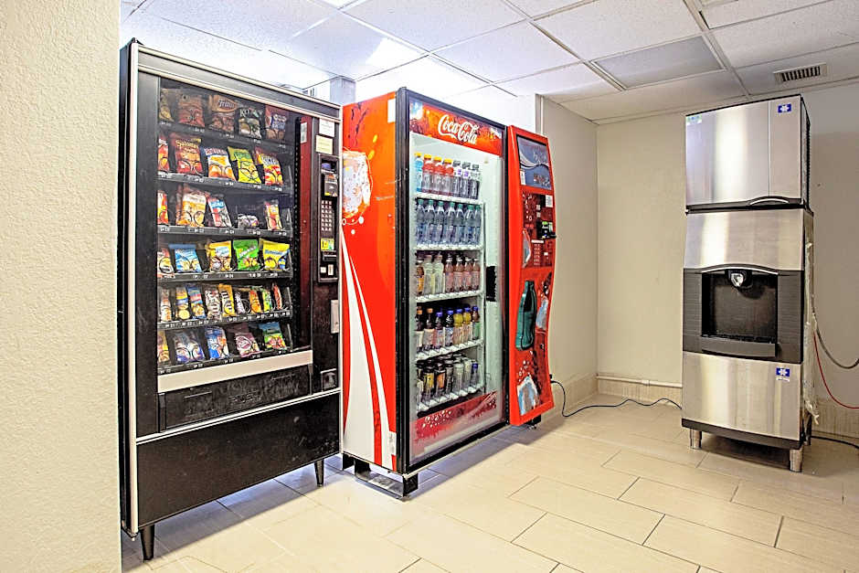 Red Roof Inn PLUS+ Wichita East