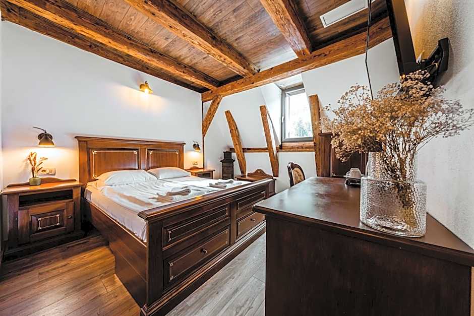 CASA CHITIC - HOTEL & RESTAURANT- Str Nicolae Balcescu 13