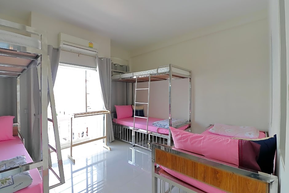 OYO 872 Saen Sabai Hostel