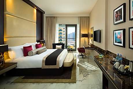 Deluxe King Room with Balcony