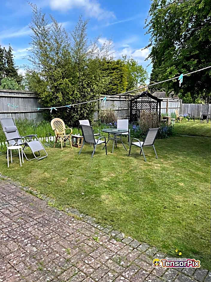 Hollybush Guest House