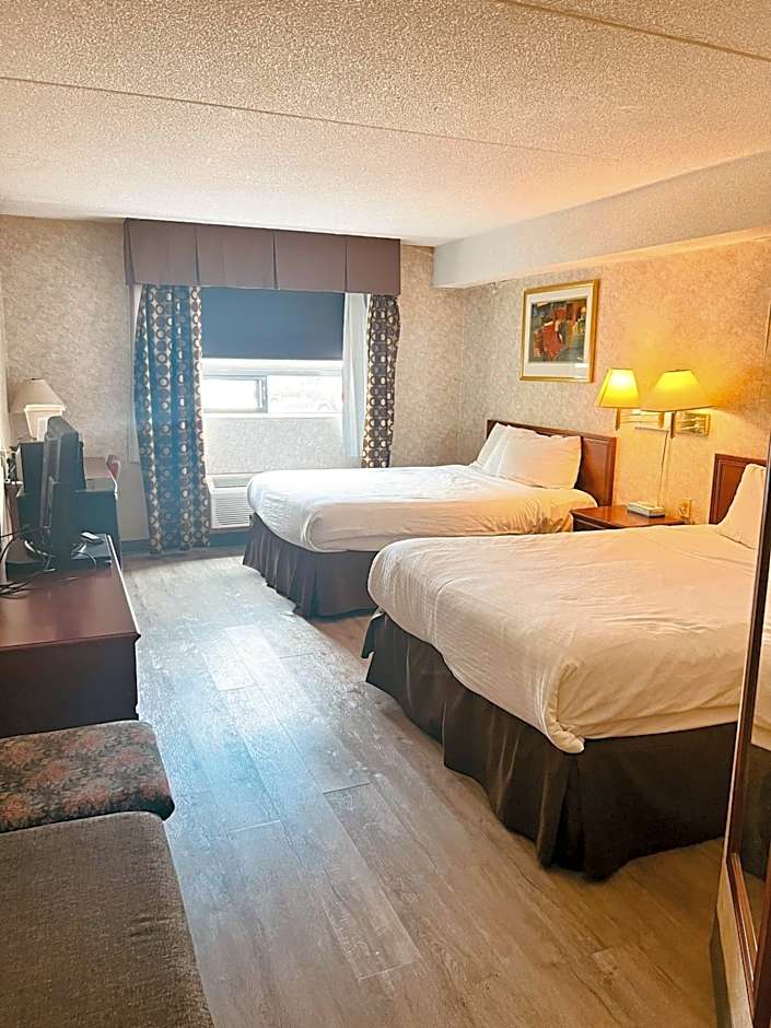 Lexington Inn & Suites-Windsor