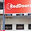 RedDoorz Plus near Isola UPI