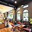 Lynlan Hostel & Cafe