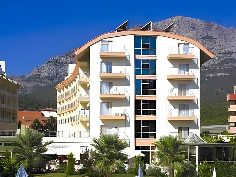 Armas Beach Hotel