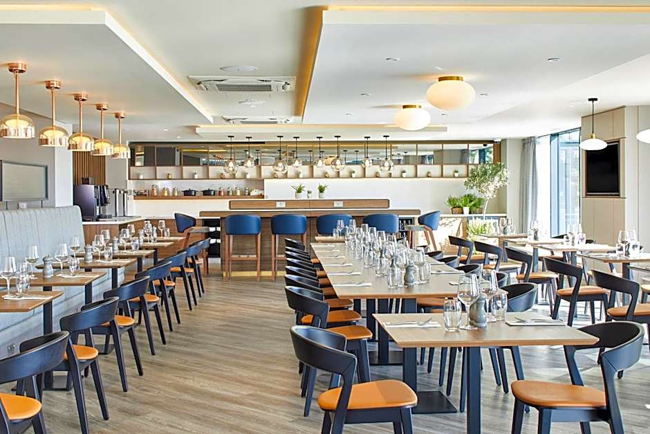 Courtyard by Marriott London Heathrow Airport