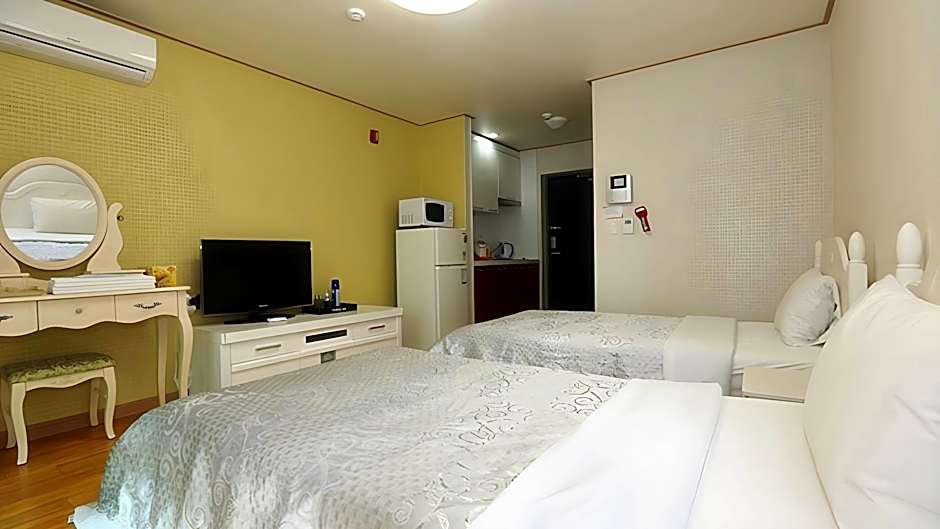 Ean Residence