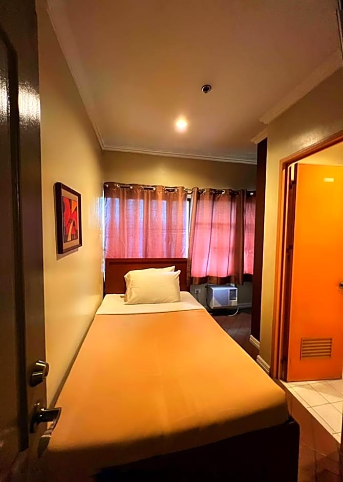 Blue Velvet Hotel -CM Recto