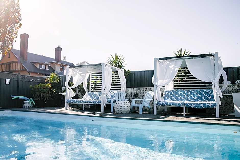 Town House Motor Inn