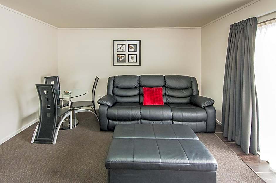 151 On London Motel & Conference Centre