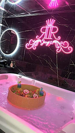 RR Jacuzzi