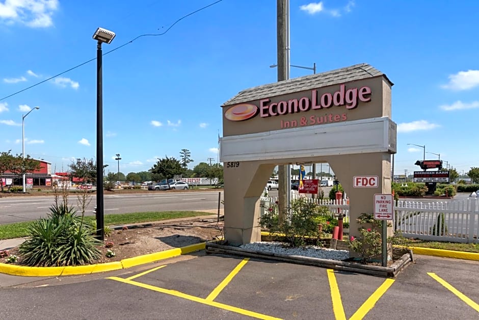 Econo Lodge Inn & Suites I-64 & Us 13