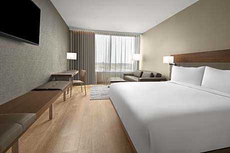 King Room with Sofa Bed and Adapted Tub - Mobility Accessible