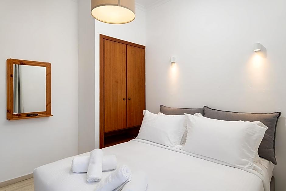 Thelèsi Apartments, 100m from the beach