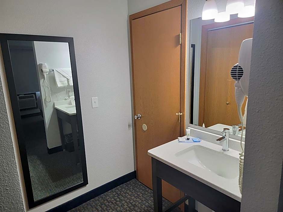 Americas Best Value Inn And Suites Bismarck