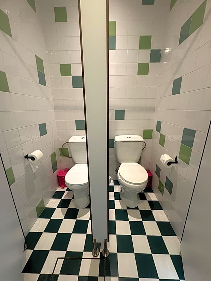 70's Hostel