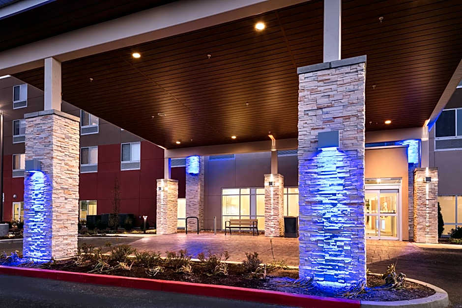 Holiday Inn Express & Suites Bend South By IHG