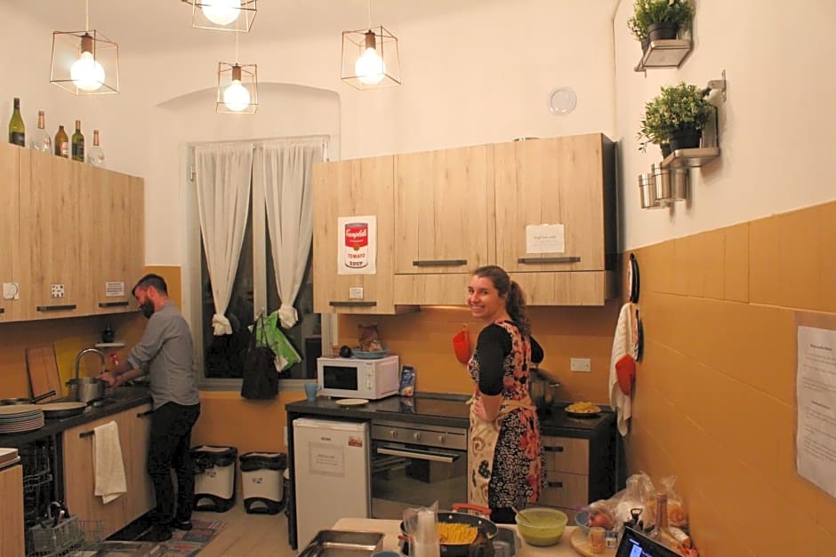Home Genoa Hostel