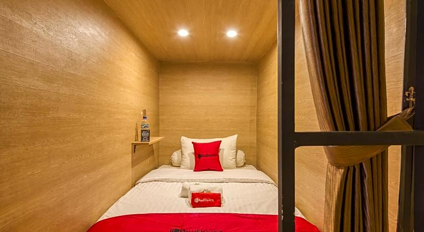 RedDoorz Hostel near Malang Train Station 3