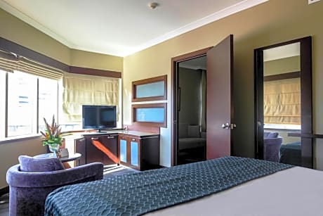 Suite ROOM ONLY