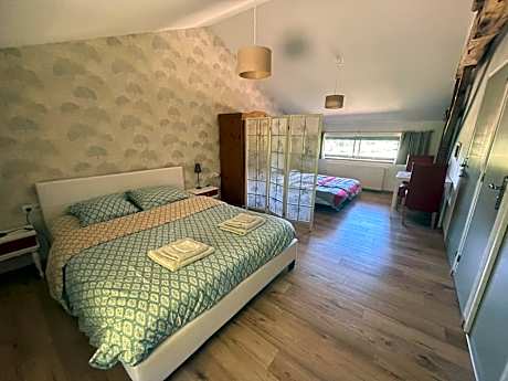 Quadruple Room with Private Bathroom