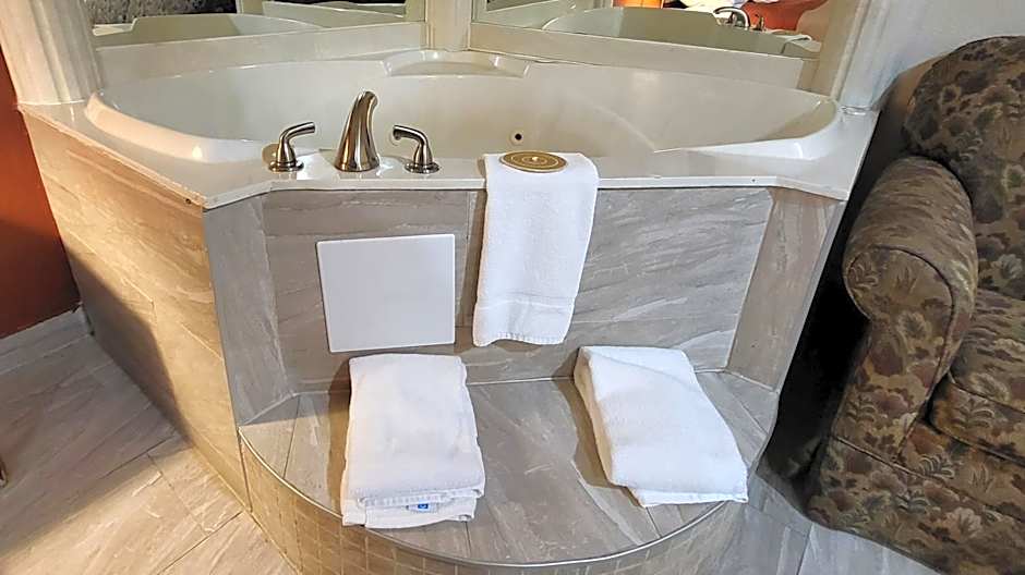 Super 8 by Wyndham Canton/Livonia Area